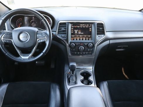 Used 2018 Jeep Grand Cherokee Altitude image 17