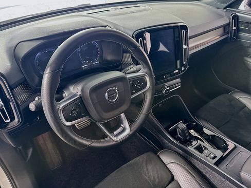 Used 2021 Volvo XC40 T5 R-Design w/ Protection Package Premier image 14