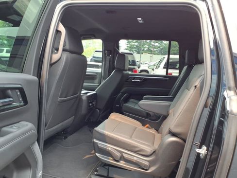 Used 2026 Chevrolet Suburban LT w/ Comfort Package AWD/4WD image 17