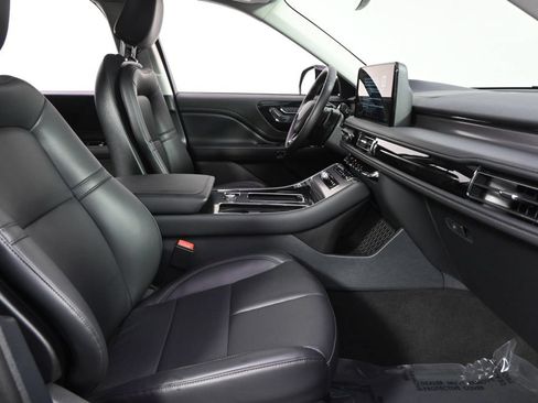 New 2026 Lincoln Aviator AWD w/ Jet Appearance Package image 16