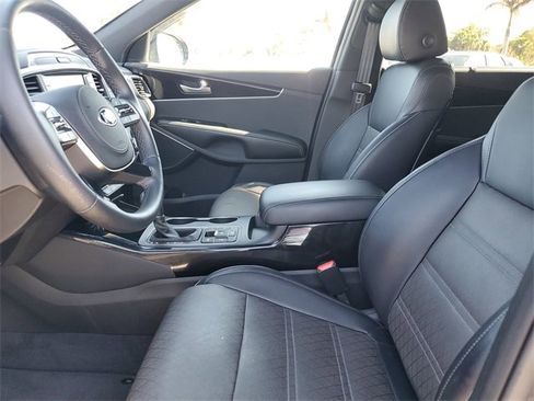 Used 2019 Kia Sorento SX image 19