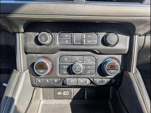 Used 2023 Chevrolet Suburban Premier image 12