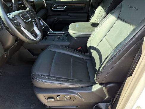 Used 2024 GMC Sierra 2500 Denali w/ Denali Reserve Package image 8