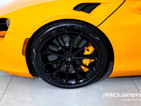 Used 2025 McLaren Artura Spider image 28
