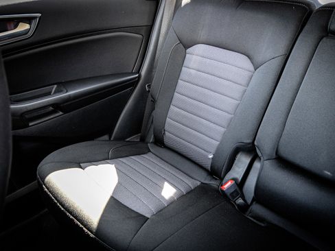 Used 2022 Ford Edge SE image 45