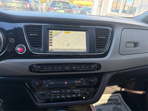 Used 2016 Kia Sedona SX Limited FWD image 17