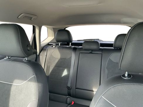 Used 2024 Volkswagen Taos SE image 25