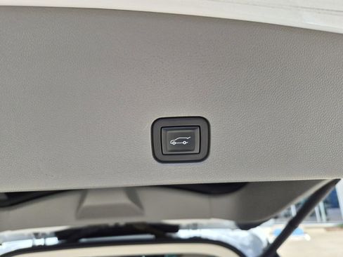 Used 2021 Cadillac XT6 Premium Luxury FWD image 10