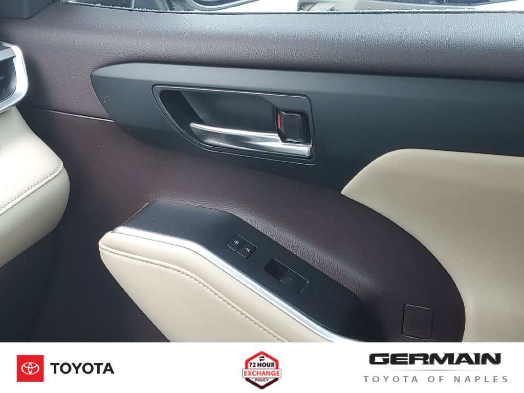 Used 2021 Toyota Highlander XLE FWD image 29