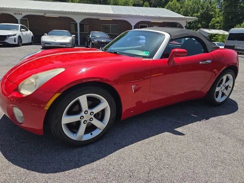 Used 2006 Pontiac Solstice Convertible w/ Premium Package RWD image 1