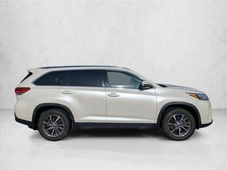 Used 2019 Toyota Highlander XLE video 4