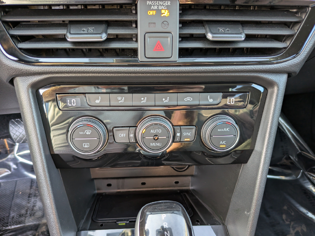 Certified 2024 Volkswagen Taos SE FWD image 22