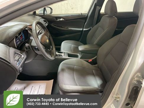 Used 2018 Chevrolet Cruze LT w/ Convenience Package image 15