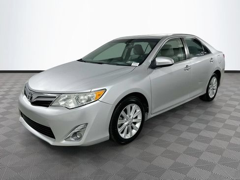 Used 2014 Toyota Camry XLE w/ Leather Package FWD image 3