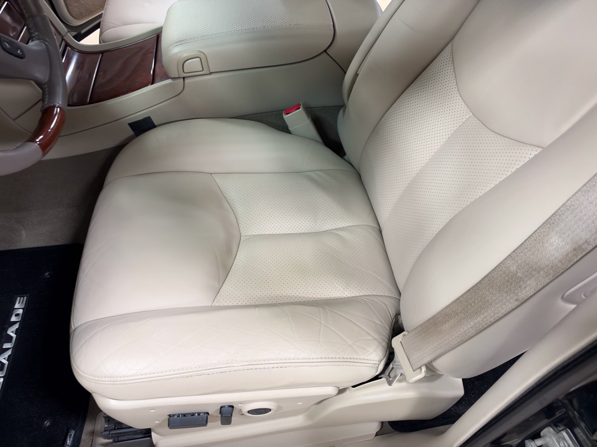 Used 2005 Cadillac Escalade EXT AWD/4WD image 22