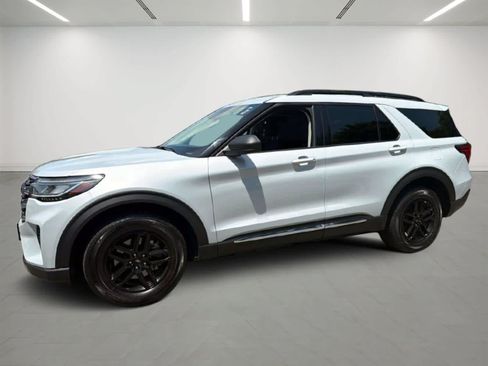 Used 2025 Ford Explorer Active AWD/4WD image 1