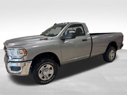 Used 2024 RAM 2500 Tradesman w/ Chrome Appearance Group AWD/4WD image 3
