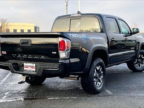 Used 2020 Toyota Tacoma TRD Off-Road w/ Technology Package image 12