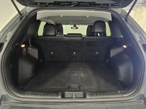 Used 2019 Jeep Cherokee Trailhawk w/ Cold Weather Group image 17