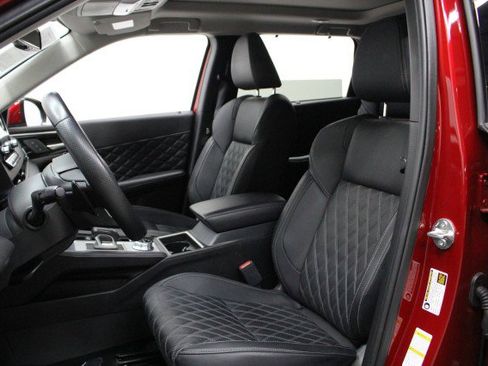 Used 2025 Mitsubishi Outlander SEL image 8