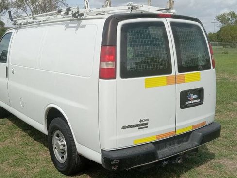 Used 2013 Chevrolet Express 2500 w/ Cold Climate Package image 7