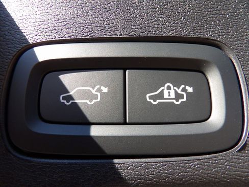 New 2026 Volvo XC60 B5 Ultra w/ Protection Package Premier image 27