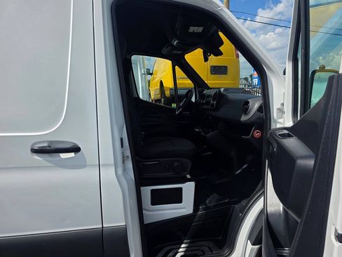 Used 2019 Mercedes-Benz Sprinter 170 image 14