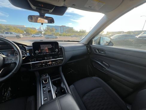 Used 2025 Nissan Pathfinder SV image 35