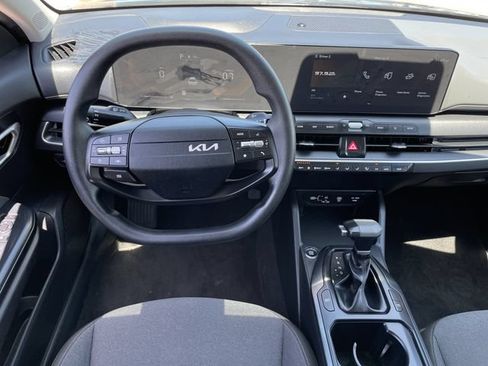 Used 2025 Kia K4 FWD image 10