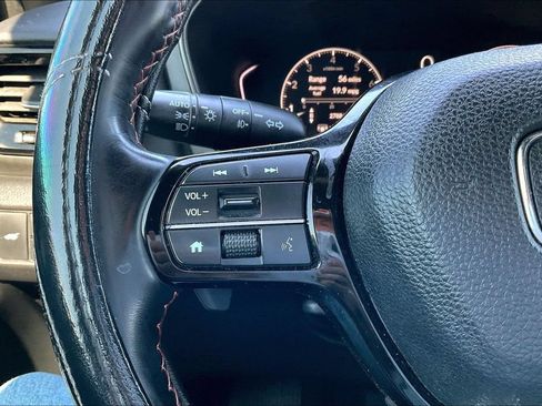 Used 2025 Honda Pilot TrailSport image 10