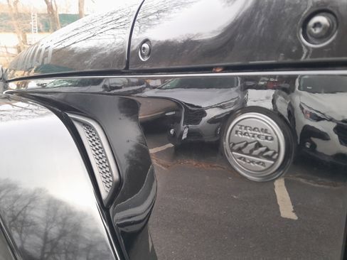 Used 2022 Jeep Gladiator Sport image 40