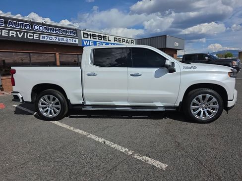 Used 2019 Chevrolet Silverado 1500 High Country w/ Technology Package AWD/4WD image 8