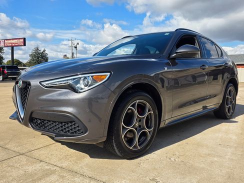 Used 2022 Alfa Romeo Stelvio Ti image 2