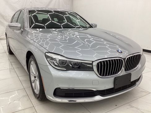 Used 2019 BMW 740i xDrive image 3