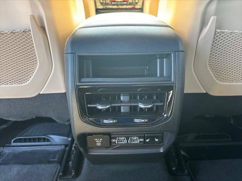 Certified 2025 Jeep Grand Cherokee Limited AWD/4WD image 43