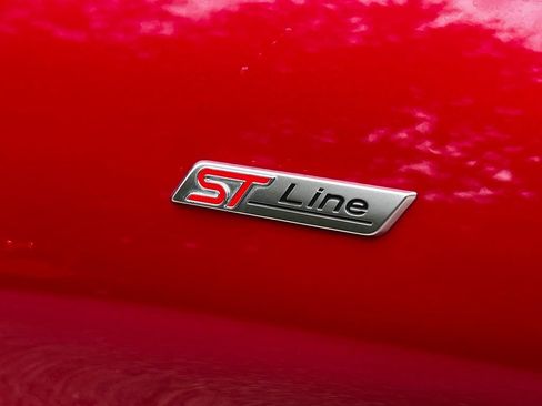 Used 2025 Ford Explorer ST-Line w/ ST-Line Street Pack AWD/4WD image 11