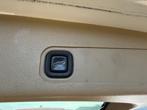 Used 2012 GMC Yukon SLT w/ Texas Edition RWD image 9