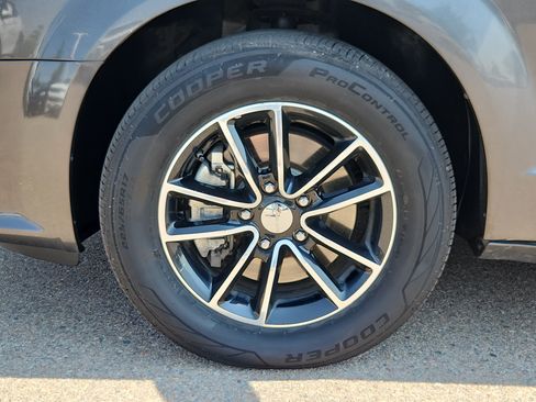 Used 2019 Dodge Grand Caravan GT FWD image 19