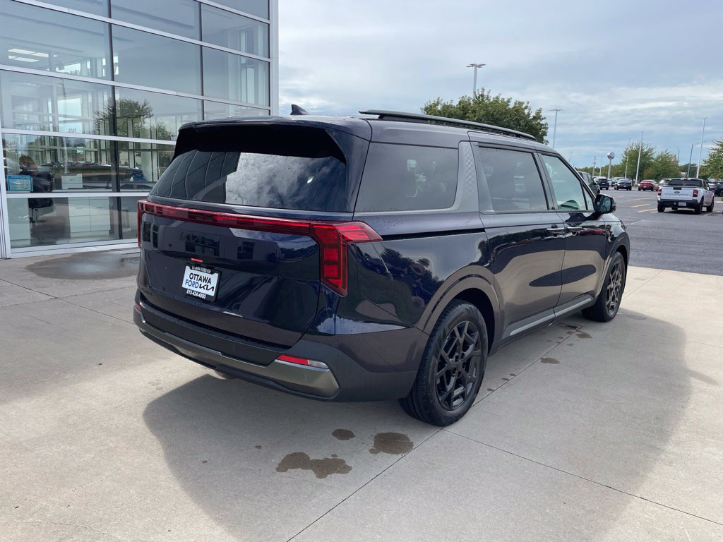 New 2027 Kia Carnival EX FWD image 5