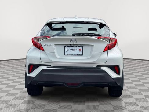 Used 2018 Toyota C-HR XLE FWD image 5