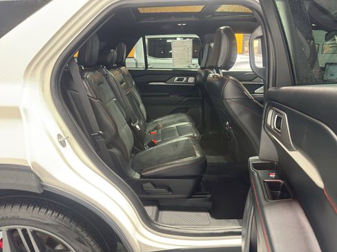 Used 2025 Ford Explorer ST AWD/4WD image 20