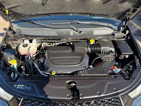 Certified 2024 Chrysler Pacifica Touring-L FWD image 11