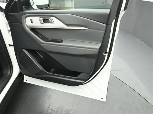 Certified 2025 Ford Explorer Active w/ Active Comfort Package image 35