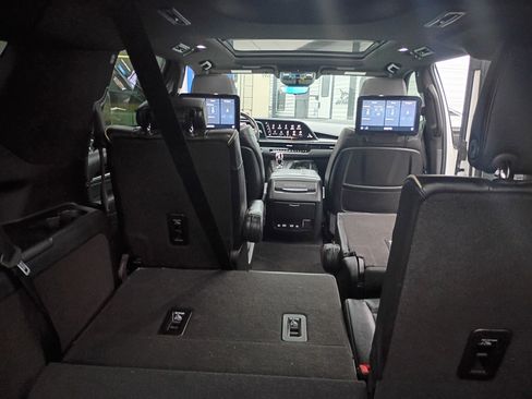 Used 2021 Cadillac Escalade ESV Sport w/ Driver Assist Tech Package image 10