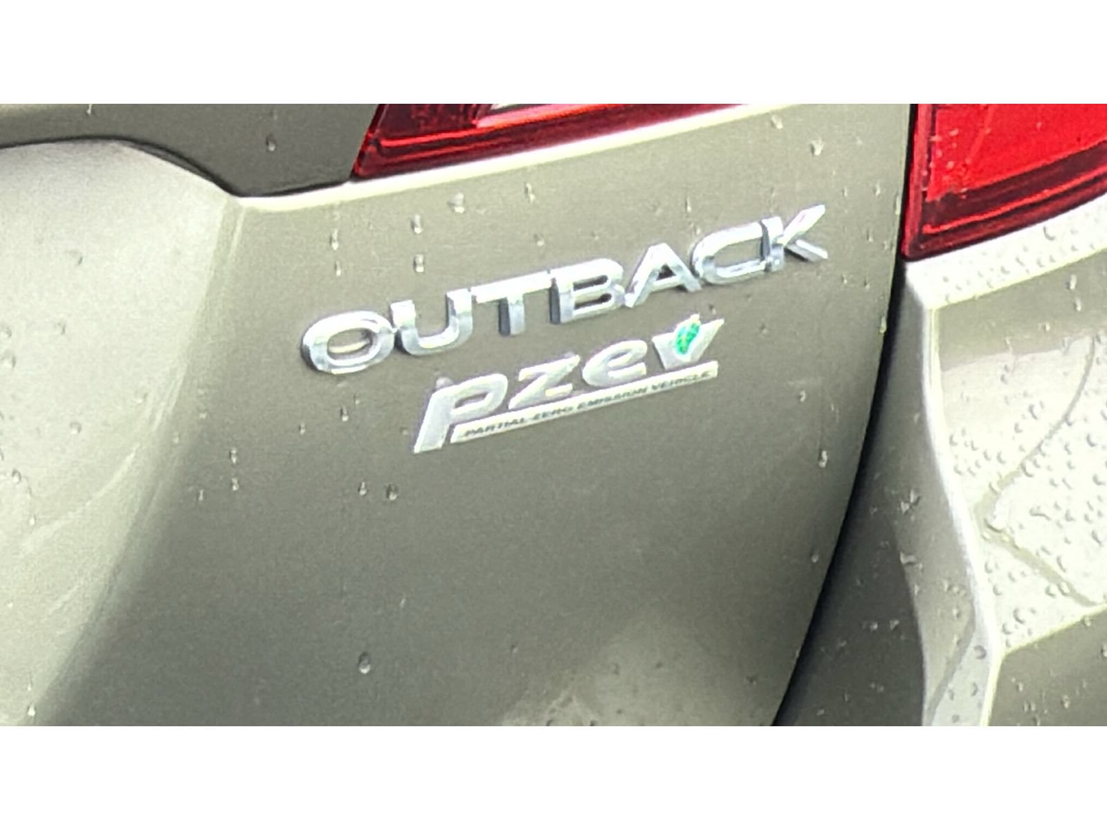 Used 2017 Subaru Outback 2.5i Premium AWD/4WD image 8