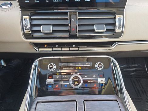 Used 2022 Lincoln Navigator Reserve image 19