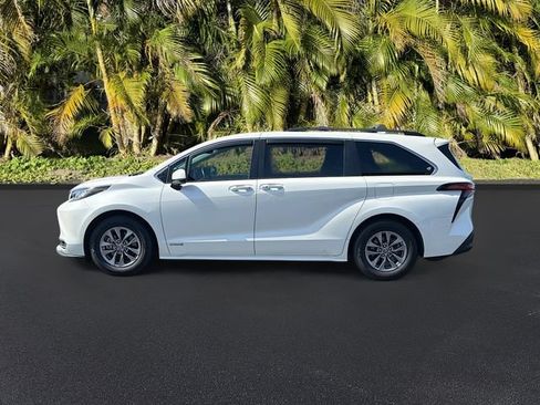 Used 2021 Toyota Sienna XLE FWD image 8