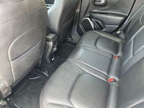 Used 2018 Jeep Renegade Limited w/ UConnect 8.4 Nav Group AWD/4WD image 12