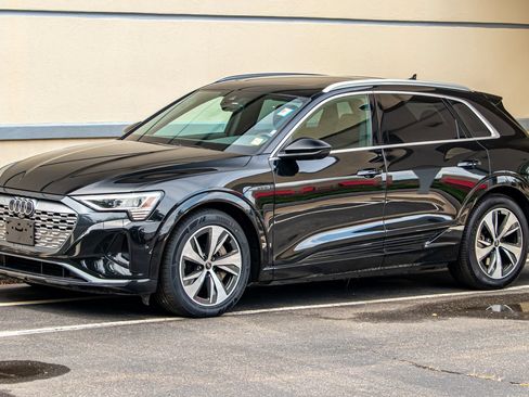 Used 2024 Audi Q8 e-tron Premium Plus w/ Premium Plus Package AWD/4WD image 5