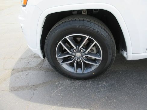 Used 2018 Jeep Grand Cherokee Limited w/ Trailer Tow Group IV AWD/4WD image 14